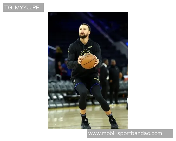 库里赛前训练穿TMac3s向麦迪致敬展现传奇球员的风范