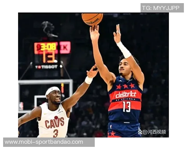 普尔半场表现出色6投3中贡献12分1篮板2助攻展现出强大实力